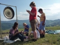 Po izletu do potoka smo se sprostili ob zvoku gonga      (Tjaša Cepuš)