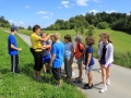 Na poti k potoku, nas gospa Marija pouèi o marsièem uporabnem in življenjskem.